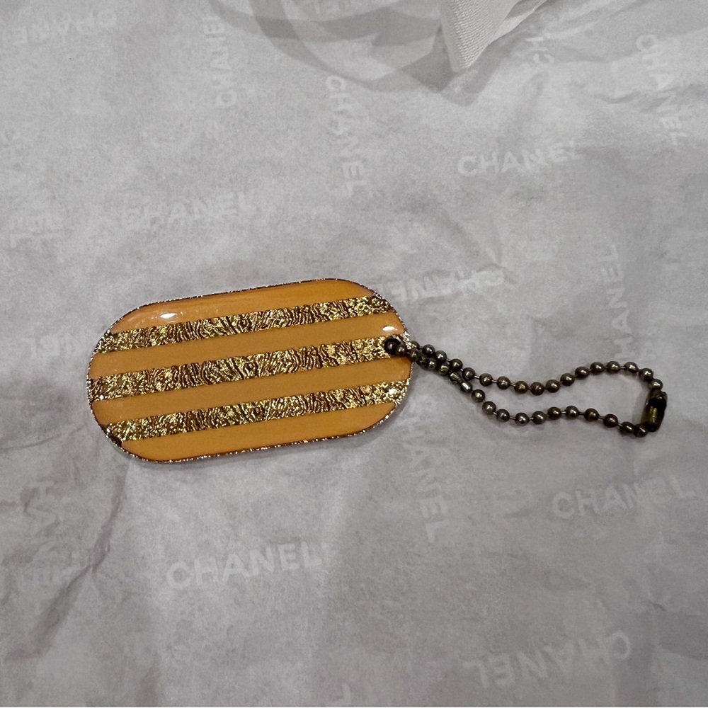 Chanel dog tag logo, necklace and keychain - Picture 2 of 6